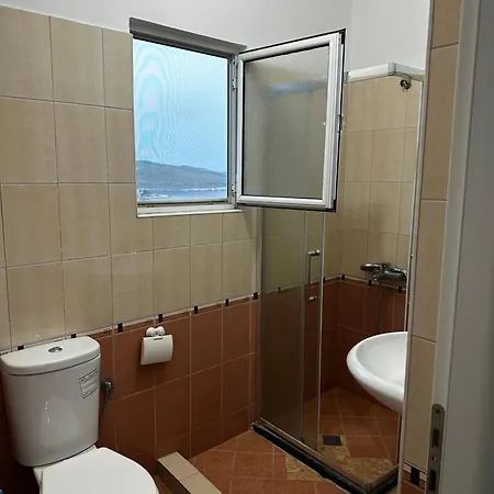 Ylli's Apartment Sarande