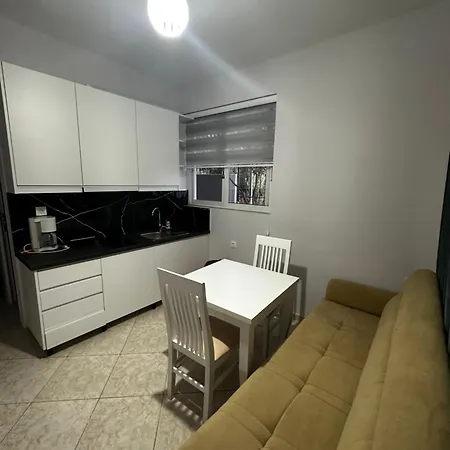 Apartment Ylli's *