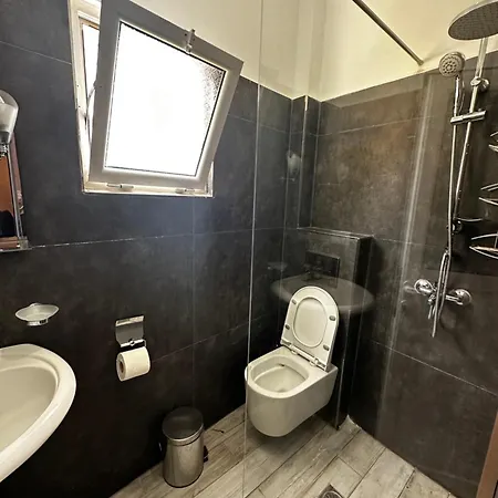 Ylli's Sarande