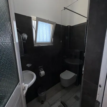 Ylli's Apartment Sarande