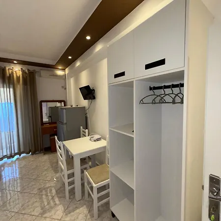 Ylli's * Sarande