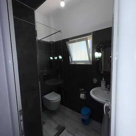 Ylli's Sarande